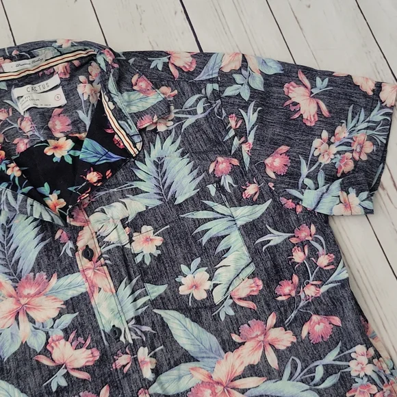 Cactus Floral  Print Button Down - Picture 4 of 8